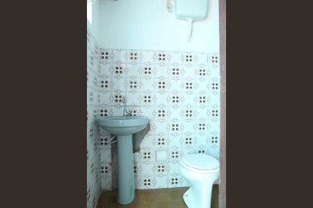 Casa à venda com 80m², 2 quartos e 2 vagasBanheiro serviço