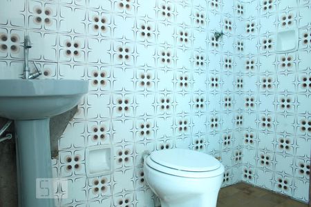 Casa à venda com 80m², 2 quartos e 2 vagasBanheiro serviço