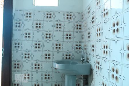 Casa à venda com 80m², 2 quartos e 2 vagasBanheiro serviço