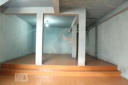 Casa à venda com 80m², 2 quartos e 2 vagasPorão