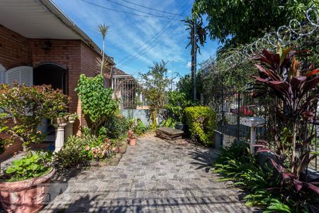 Casa à venda com 400m², 4 quartos e 4 vagas Casa à venda com 400m², 4 quartos e 4 vagasJardim