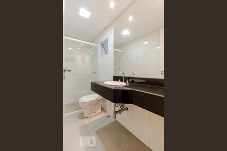 Banheiro de apartamento para alugar com 2 quartos, 85m² em Vila Olímpia, São Paulo