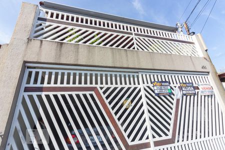 Casa à venda com 186m², 3 quartos e 2 vagas Casa à venda com 186m², 3 quartos e 2 vagasFachada