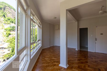 Sala de kitnet/studio para alugar com 1 quarto, 45m² em Catete, Rio de Janeiro