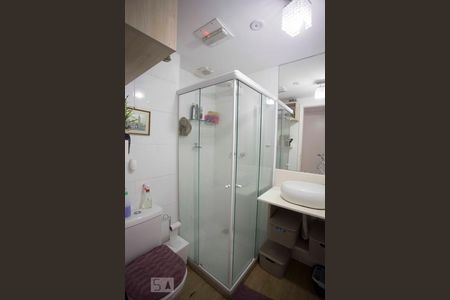 banheiro 1 de apartamento para alugar com 2 quartos, 60m² em Icaraí, Niterói