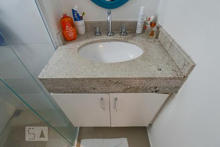 Banheiro de kitnet/studio para alugar com 1 quarto, 43m² em Bela Vista, São Paulo