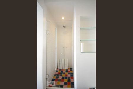 Apartamento para alugar com 70m², 2 quartos e 1 vaga Apartamento para alugar com 70m², 2 quartos e 1 vagaBanheiro da suite