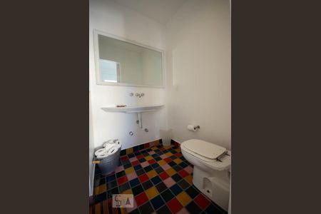 Banheiro da suite de apartamento para alugar com 1 quarto, 70m² em Leblon, Rio de Janeiro