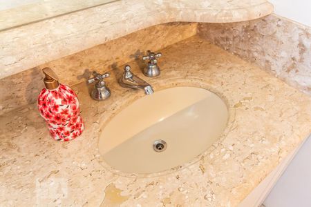 Casa de condomínio para alugar com 840m², 5 quartos e 3 vagasDetalhe do Banheiro da Suíte 4