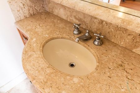 Casa de condomínio para alugar com 840m², 5 quartos e 3 vagasDetalhe do Banheiro da Suíte 1