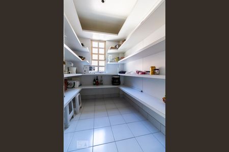 Casa de condomínio para alugar com 840m², 5 quartos e 3 vagasDespensa