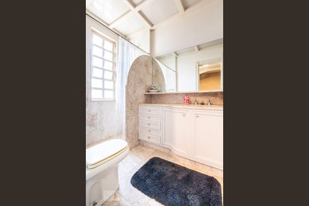 Casa de condomínio para alugar com 840m², 5 quartos e 3 vagasBanheiro da Suíte 4