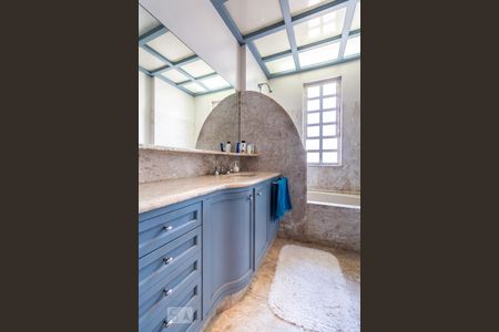 Casa de condomínio para alugar com 840m², 5 quartos e 3 vagasBanheiro da Suíte 3