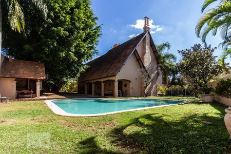 Casa de condomínio para alugar com 840m², 5 quartos e 3 vagasFachada Traseira