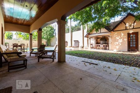 Casa de condomínio para alugar com 840m², 5 quartos e 3 vagasQuintal