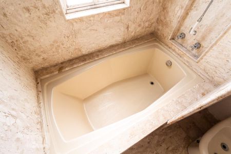 Casa de condomínio para alugar com 840m², 5 quartos e 3 vagasDetalhe do Banheiro da Suíte 2