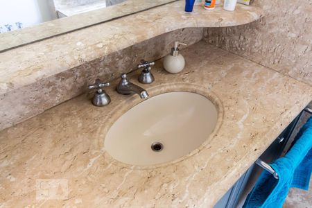 Casa de condomínio para alugar com 840m², 5 quartos e 3 vagasDetalhe do Banheiro da Suíte 3