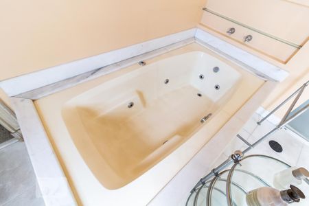 Casa de condomínio para alugar com 840m², 5 quartos e 3 vagasDetalhe do Banheiro da Suíte 5