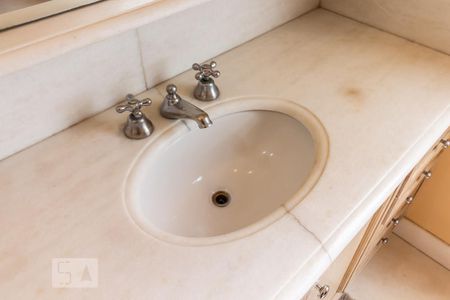 Casa de condomínio para alugar com 840m², 5 quartos e 3 vagasDetalhe do Banheiro da Suíte 5