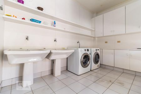 Casa de condomínio para alugar com 840m², 5 quartos e 3 vagasÁrea de Serviço