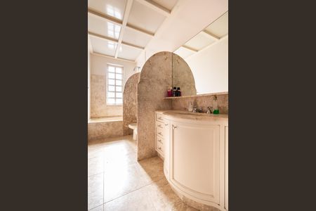 Casa de condomínio para alugar com 840m², 5 quartos e 3 vagasBanheiro da Suíte 2