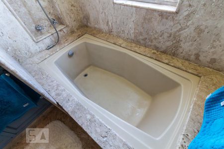 Casa de condomínio para alugar com 840m², 5 quartos e 3 vagasDetalhe do Banheiro da Suíte 3