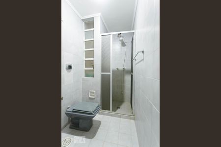 Banheiro de apartamento à venda com 2 quartos, 69m² em Vila Ipiranga, Porto Alegre