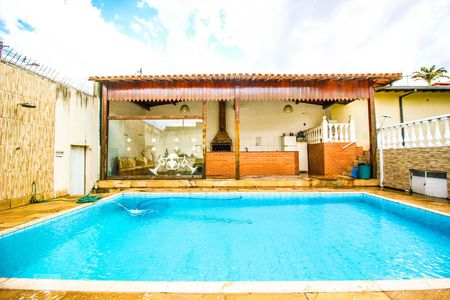 Casa à venda com 345m², 3 quartos e sem vagaPiscina