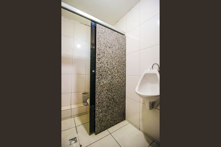 Casa à venda com 345m², 3 quartos e sem vagaBanheiro masculino