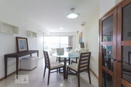 Sala de apartamento para alugar com 2 quartos, 81m² em Barra da Tijuca, Rio de Janeiro