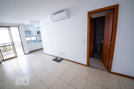 Sala  de apartamento para alugar com 1 quarto, 70m² em Charitas, Niterói