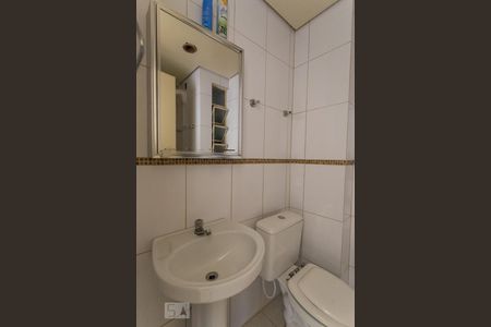 Banheiro de apartamento à venda com 1 quarto, 49m² em Partenon, Porto Alegre