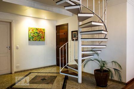 Apartamento à venda com 250m², 3 quartos e 4 vagas Apartamento à venda com 250m², 3 quartos e 4 vagasHALL