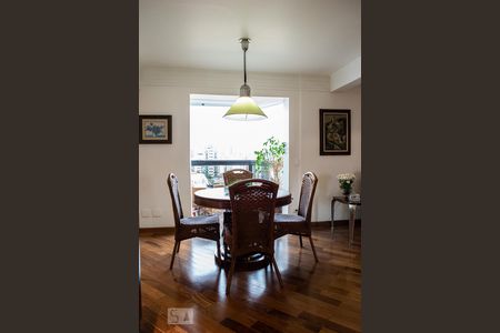 Apartamento à venda com 250m², 3 quartos e 4 vagas Apartamento à venda com 250m², 3 quartos e 4 vagasSALA