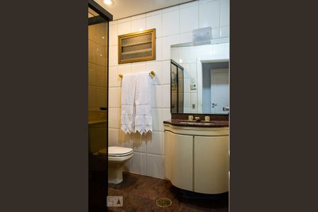 Apartamento à venda com 250m², 3 quartos e 4 vagas Apartamento à venda com 250m², 3 quartos e 4 vagasBANHEIRO