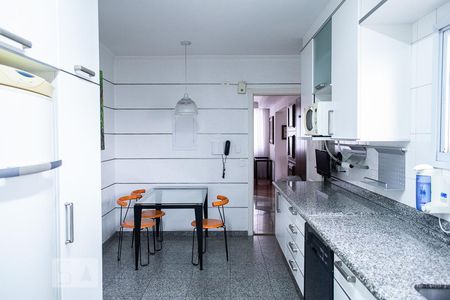 Apartamento à venda com 250m², 3 quartos e 4 vagas Apartamento à venda com 250m², 3 quartos e 4 vagasCOZINHA