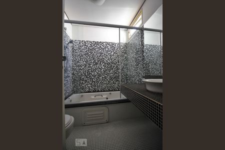 Apartamento à venda com 70m², 1 quarto e 2 vagasBanheiro da suíte