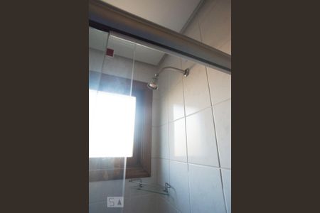 Banheiro de apartamento para alugar com 3 quartos, 101m² em Petrópolis, Porto Alegre