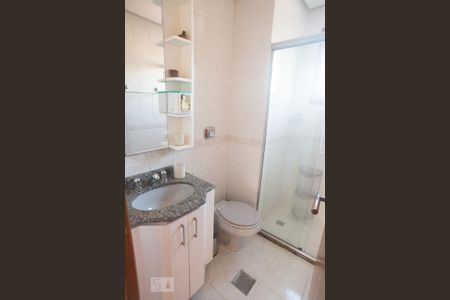 Banheiro de apartamento para alugar com 3 quartos, 101m² em Petrópolis, Porto Alegre