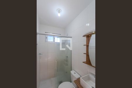 Banheiro de apartamento para alugar com 1 quarto, 46m² em Azenha, Porto Alegre