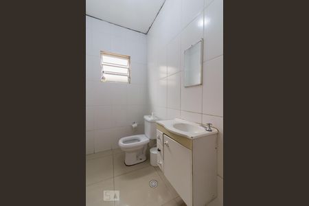 Banheiro inferior de casa para alugar com 4 quartos, 131m² em Jardim Cocaia, Guarulhos