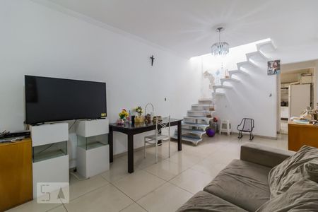 Sala de casa para alugar com 4 quartos, 131m² em Jardim Cocaia, Guarulhos