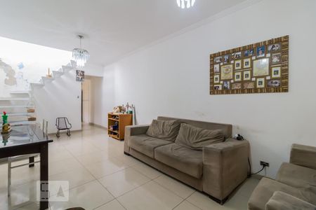 Sala de casa para alugar com 4 quartos, 131m² em Jardim Cocaia, Guarulhos