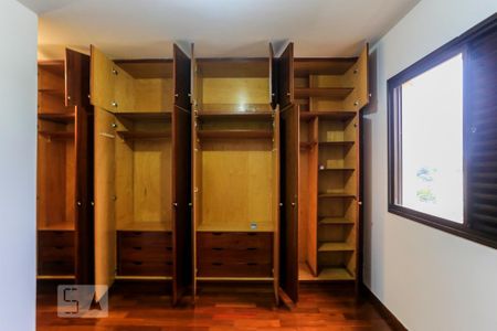 Apartamento à venda com 160m², 3 quartos e 2 vagas Apartamento à venda com 160m², 3 quartos e 2 vagasSuite Armário