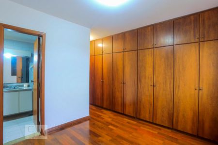 Apartamento à venda com 160m², 3 quartos e 2 vagas Apartamento à venda com 160m², 3 quartos e 2 vagasSuite Armário