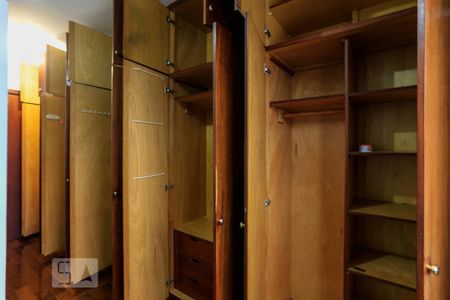 Apartamento à venda com 160m², 3 quartos e 2 vagas Apartamento à venda com 160m², 3 quartos e 2 vagasSuite Armário
