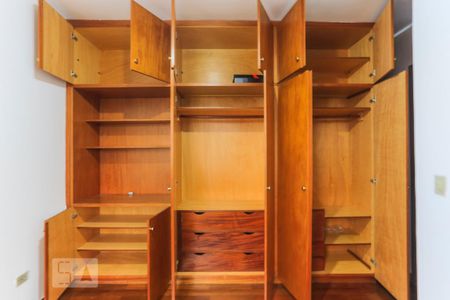 Apartamento à venda com 160m², 3 quartos e 2 vagas Apartamento à venda com 160m², 3 quartos e 2 vagasQuarto 1 Armário