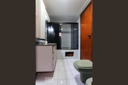 Apartamento à venda com 160m², 3 quartos e 2 vagas Apartamento à venda com 160m², 3 quartos e 2 vagasBanheiro da Suíte