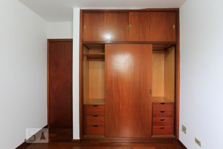 Apartamento à venda com 160m², 3 quartos e 2 vagas Apartamento à venda com 160m², 3 quartos e 2 vagasQuarto 2 Armário