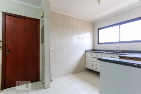 Apartamento à venda com 160m², 3 quartos e 2 vagas Apartamento à venda com 160m², 3 quartos e 2 vagasPorta de Serviço